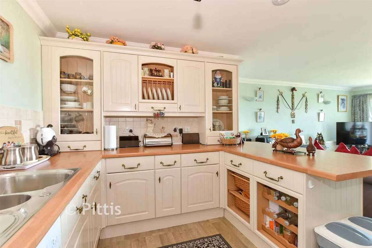 Church Hill, Totland Bay, PO39, photo 4