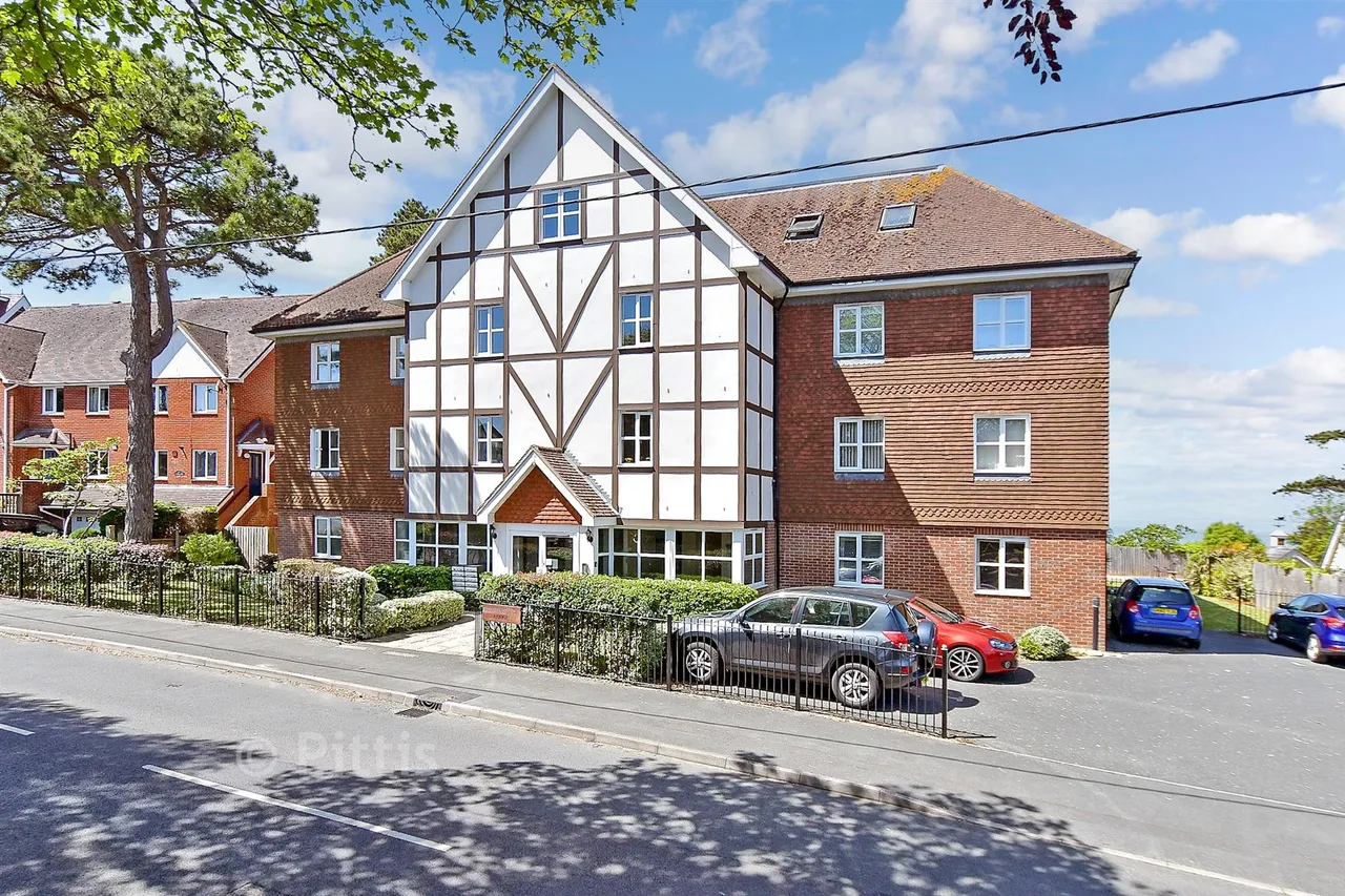 2 bed flat for sale, Church Hill, Totland Bay, PO39
