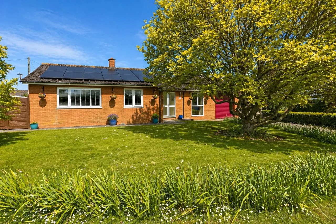 3 bed house for sale, Coburg Close, West Buckland, TA21