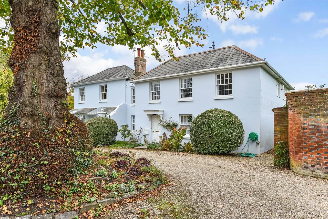 2 bed flat for sale, Westgate, Chichester, PO19