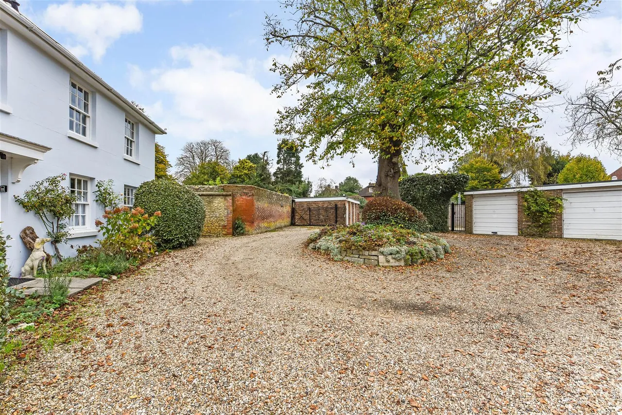 Westgate, Chichester, PO19, photo 2