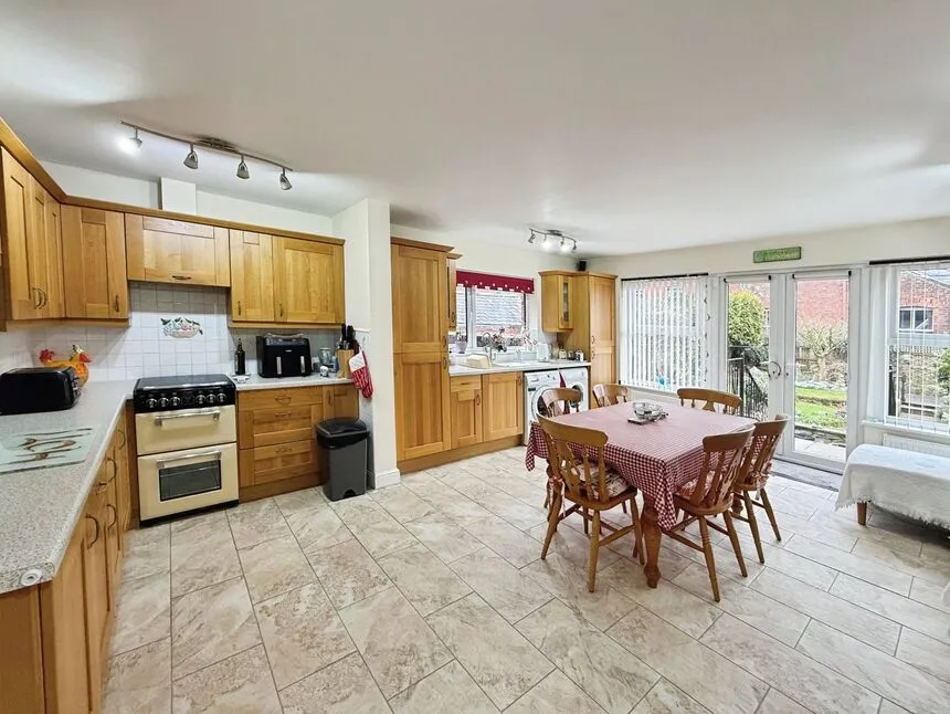 Waterloo Road, Ashton-on-Ribble, Lancashire, PR2, photo 4