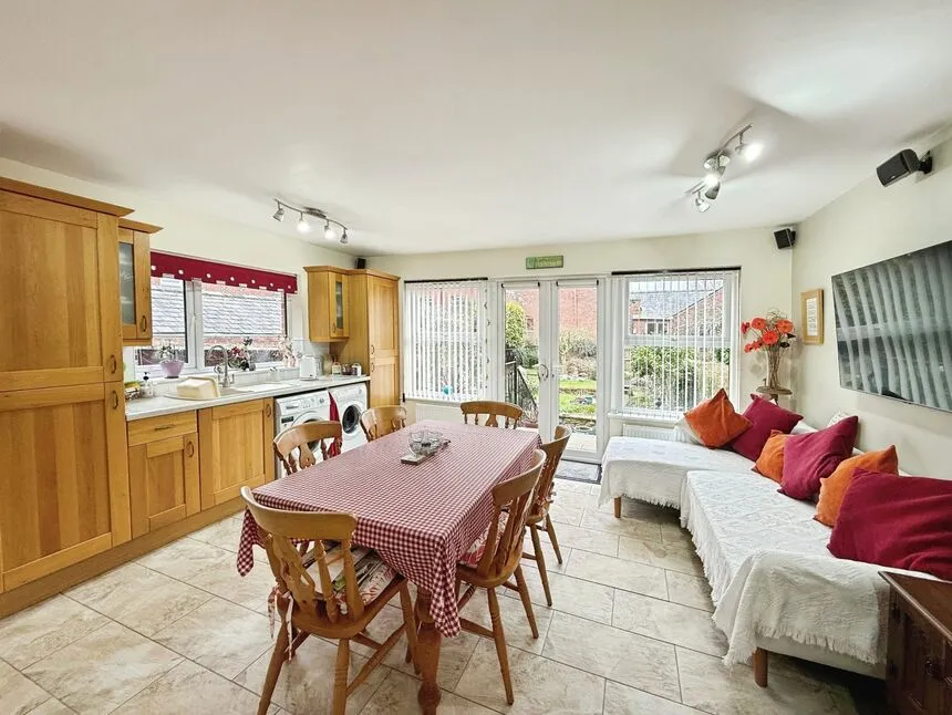 Waterloo Road, Ashton-on-Ribble, Lancashire, PR2, photo 5