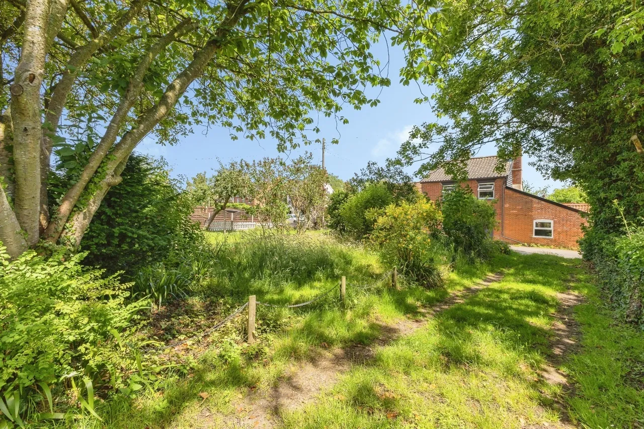 Quidenham Road, Kenninghall, Norwich, Norfolk, NR16, photo 2