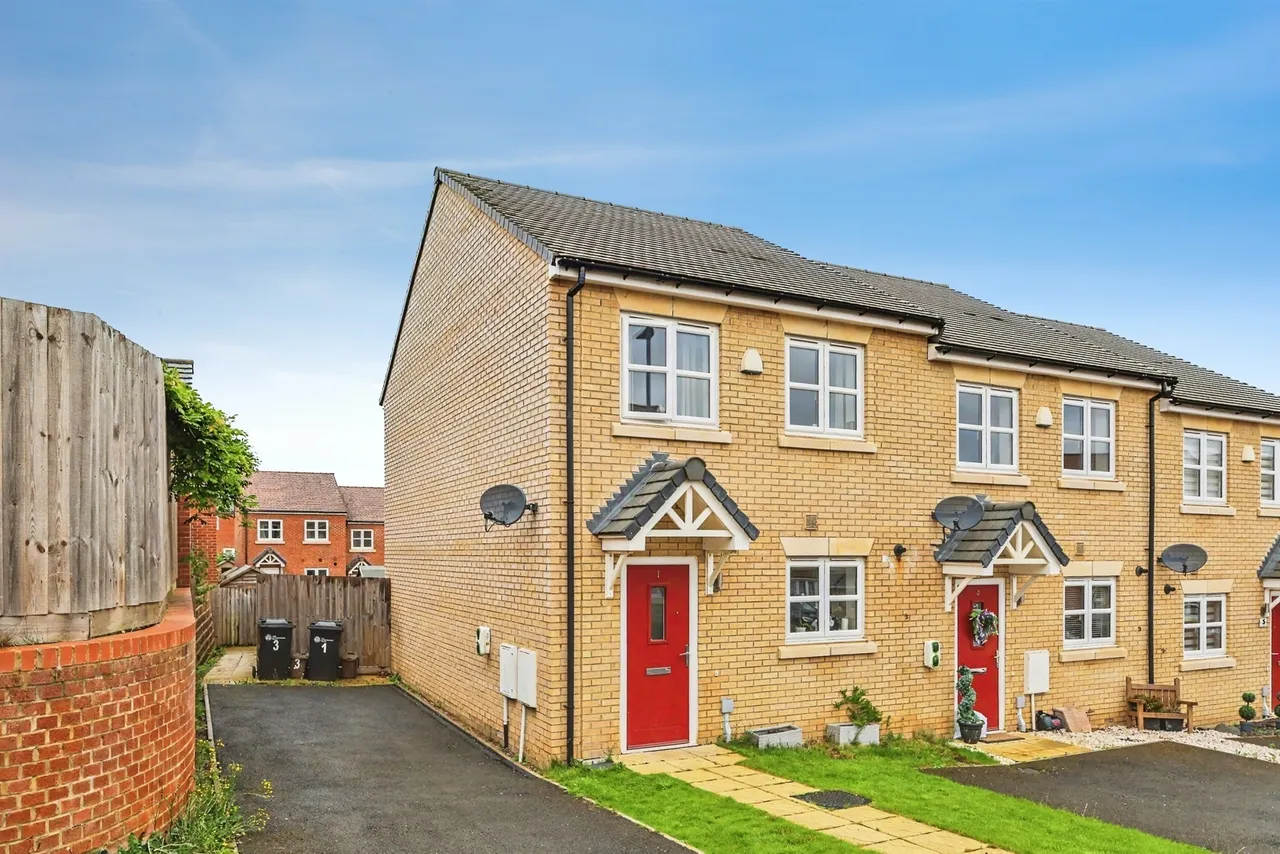 2 bed house for sale — Greenhouse Close, Northampton