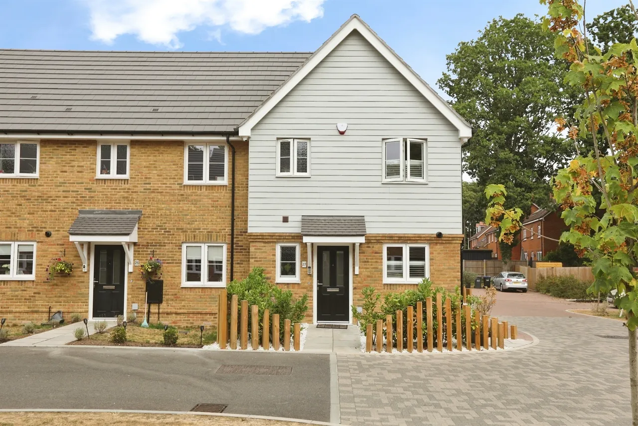 3 bed house for sale — Sinden Heath, Felbridge