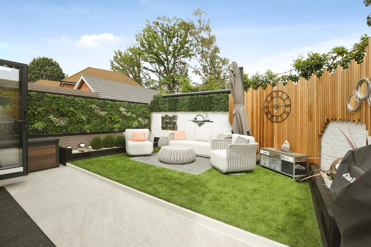Sinden Heath, Felbridge, photo 12
