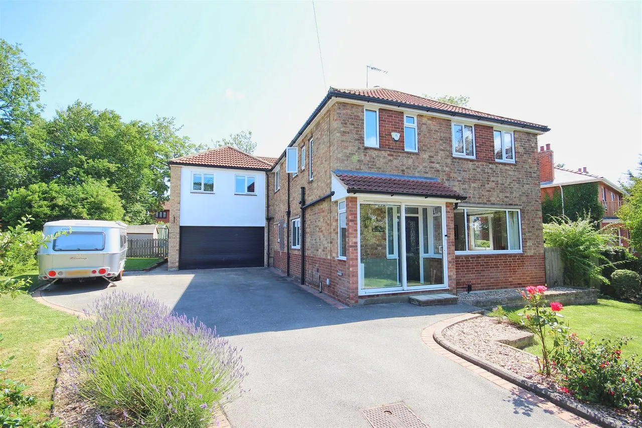 5 bed house for sale — Cheyne Walk, Hornsea