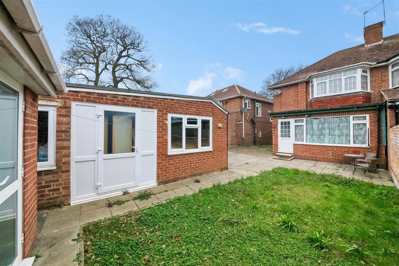 Avenue Gardens, Cranford, photo 13