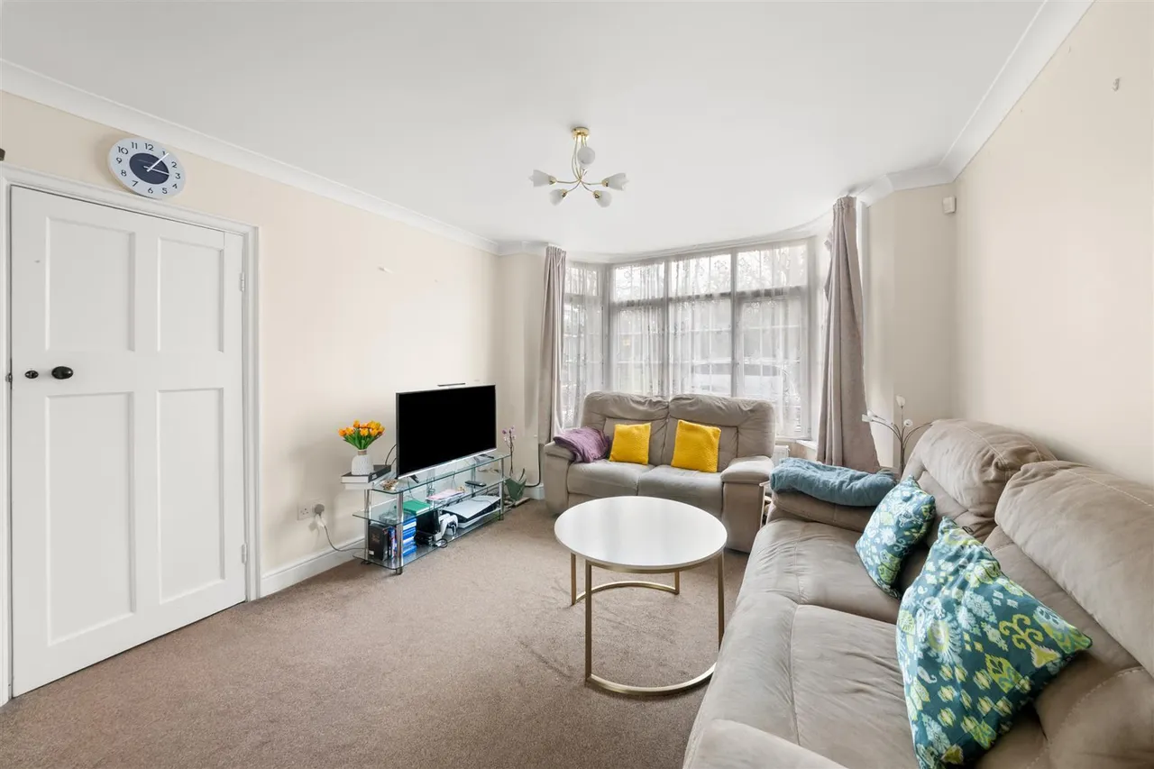 Avenue Gardens, Cranford, photo 2