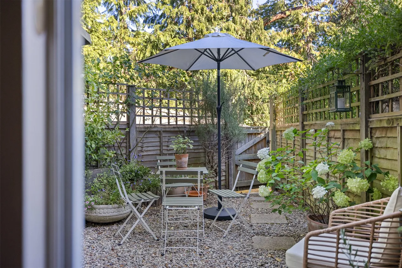 Haslemere Road, Fernhurst, GU27, photo 3
