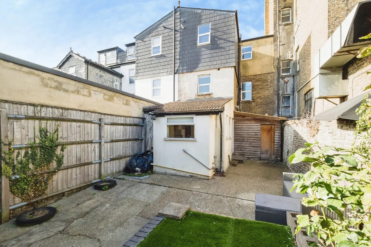 George Lane, London, E18, photo 13