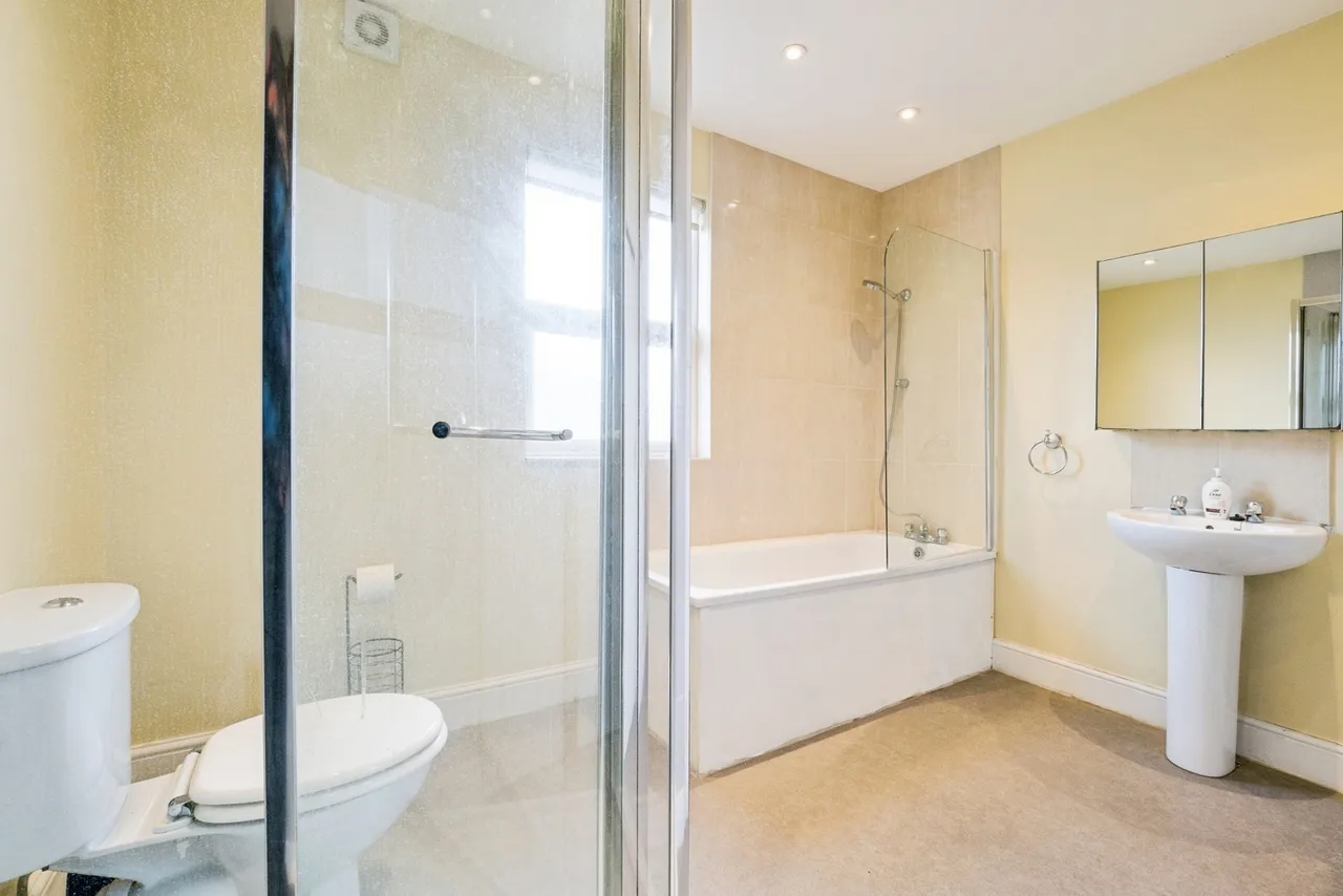 George Lane, London, E18, photo 12
