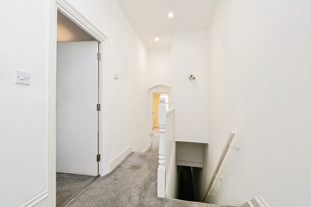George Lane, London, E18, photo 17