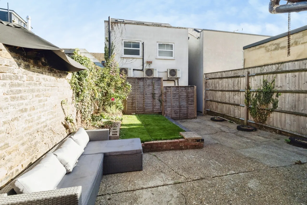 George Lane, London, E18, photo 15
