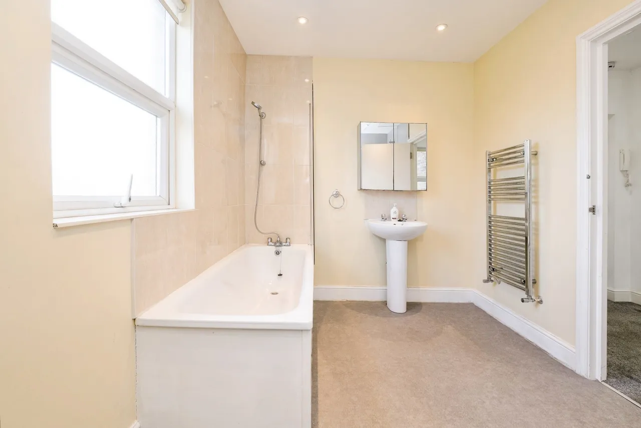 George Lane, London, E18, photo 11