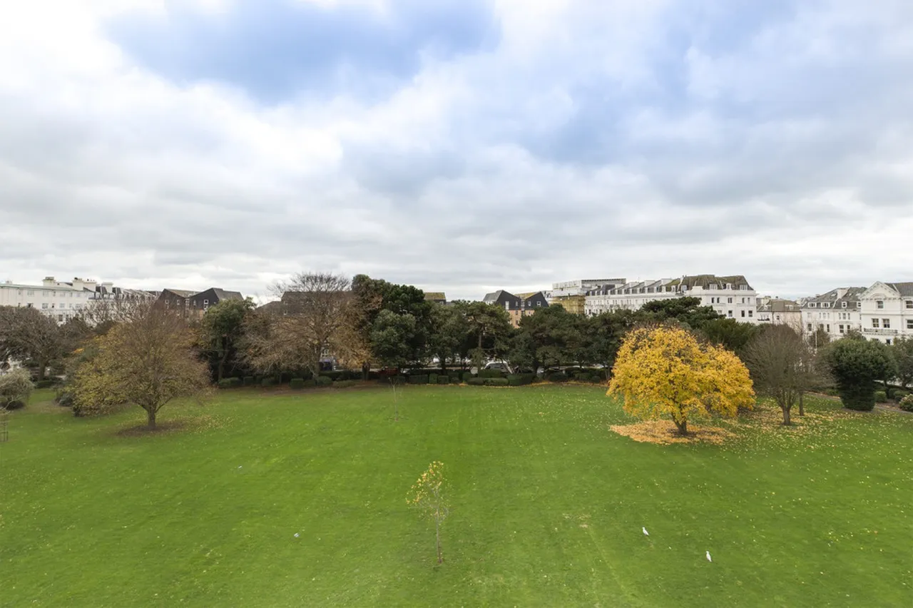 Augusta Gardens, Folkestone, CT20, photo 10