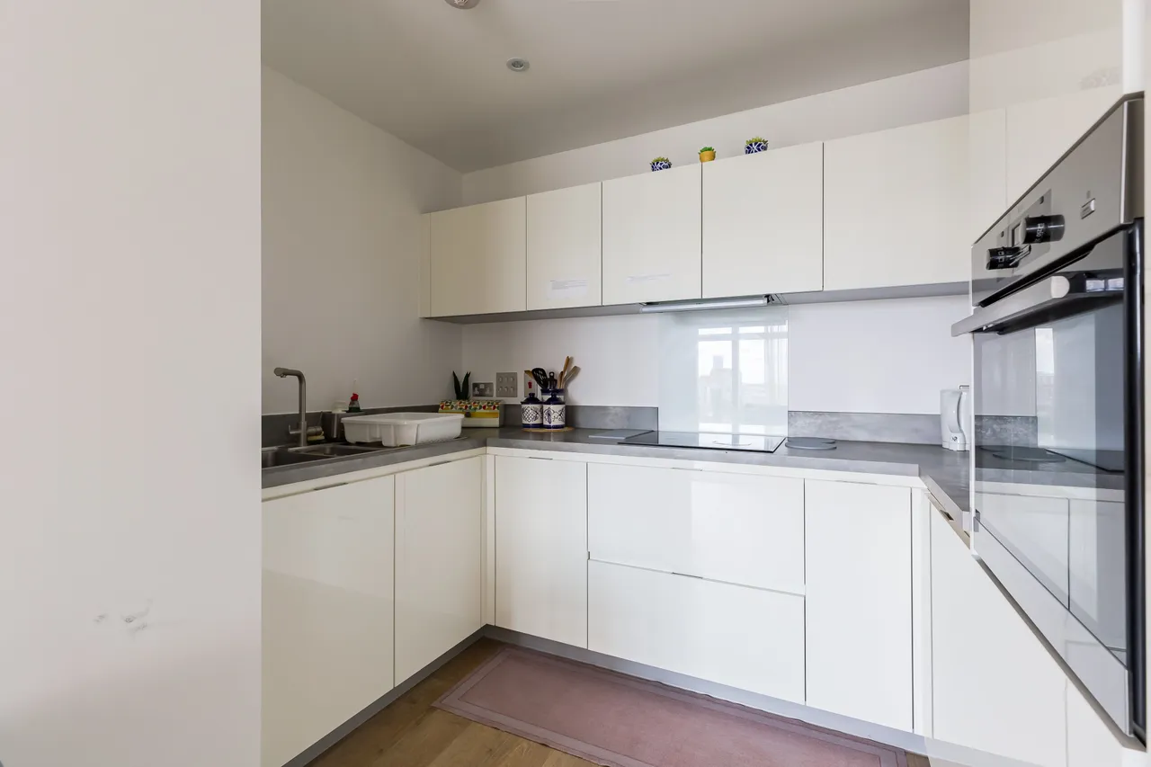 Flat 1001, Lamington Heights, 8 Madeira Street, London, photo 11