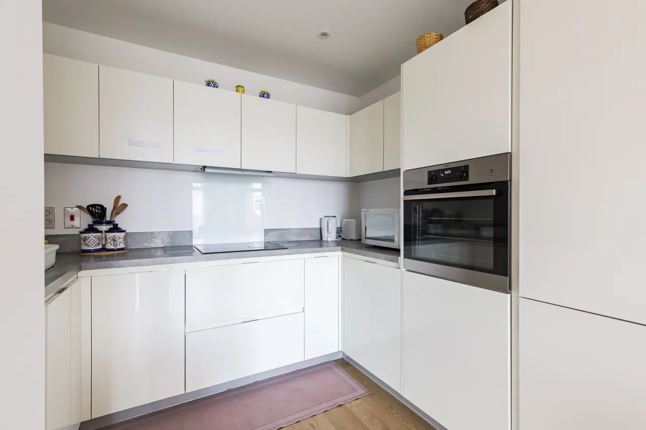 Flat 1001, Lamington Heights, 8 Madeira Street, London, photo 2