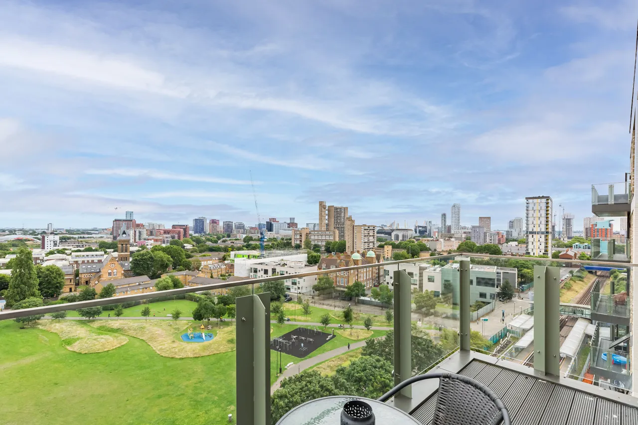 Flat 1001, Lamington Heights, 8 Madeira Street, London, photo 4