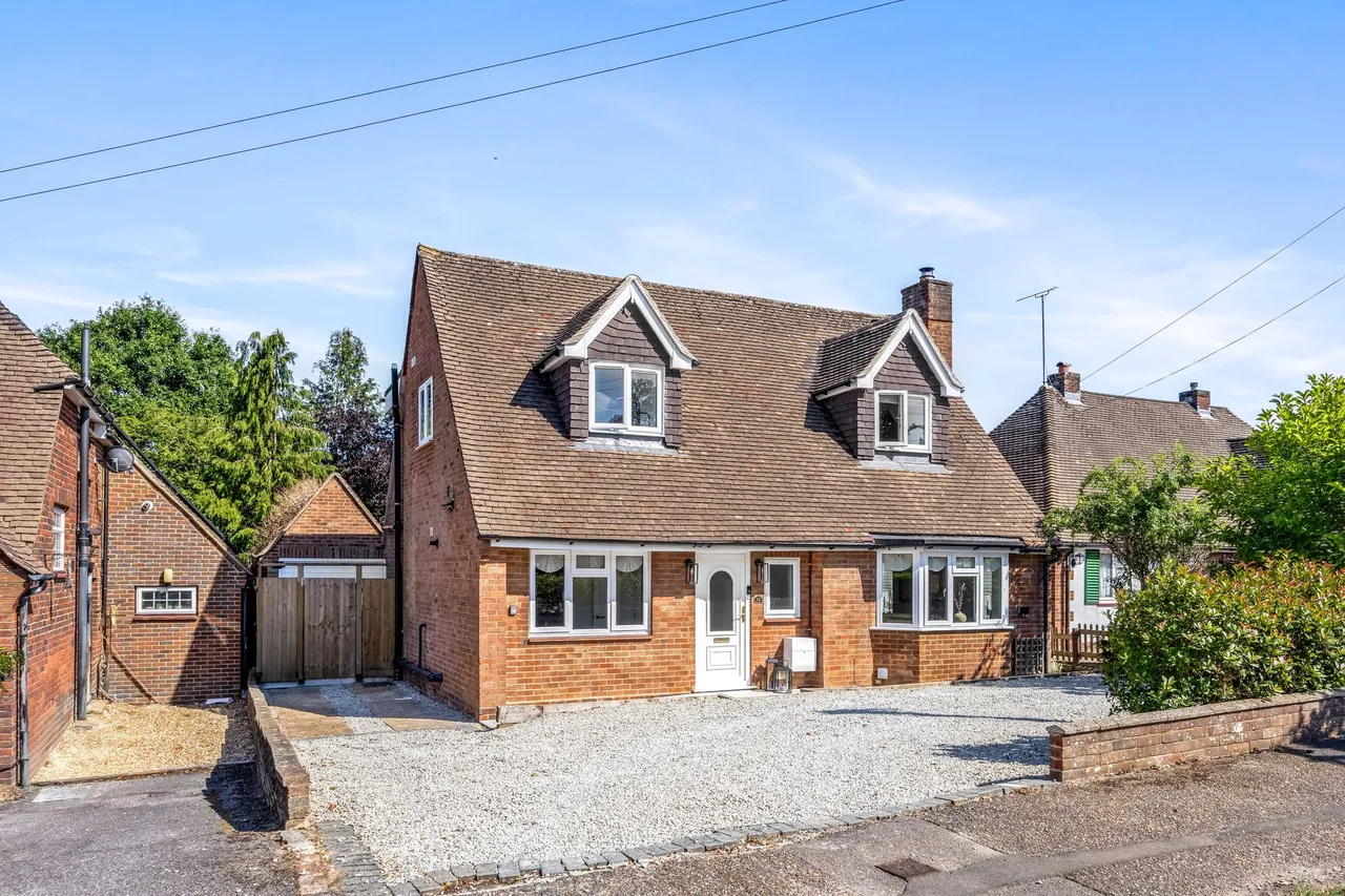 4 bed property for sale, Farlington Avenue, Haywards Heath, RH16