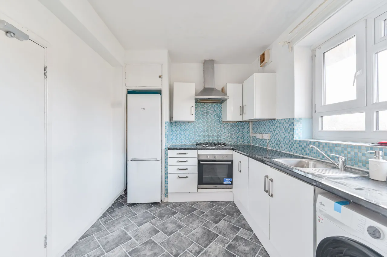 2 bed flat for sale, London, SW8