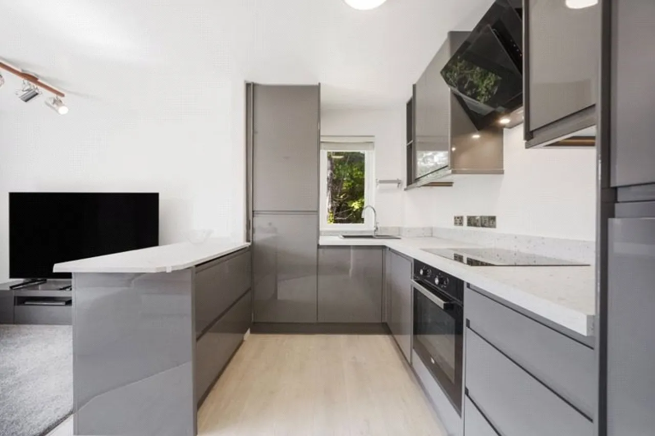 Cavell Drive, Enfield, EN2, photo 7