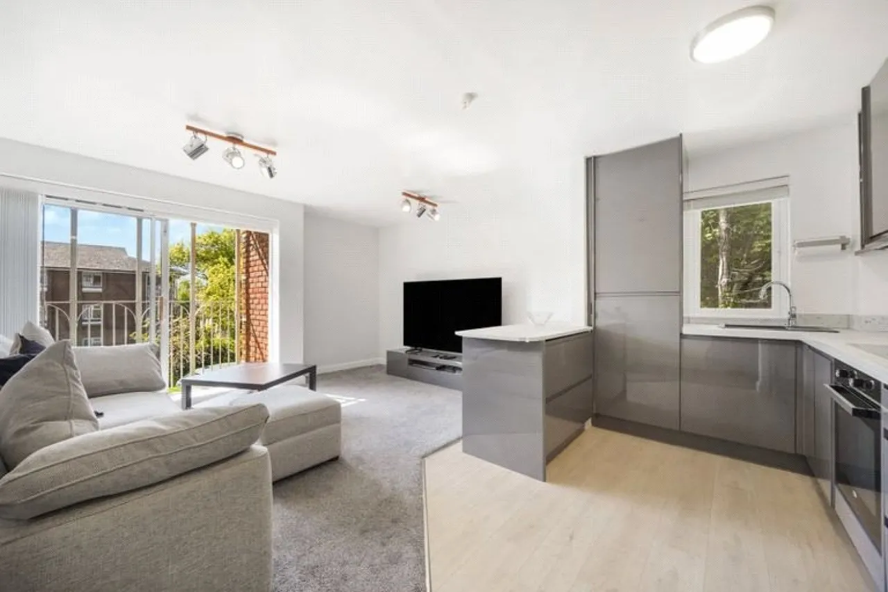 1 bed flat for sale, Cavell Drive, Enfield, EN2