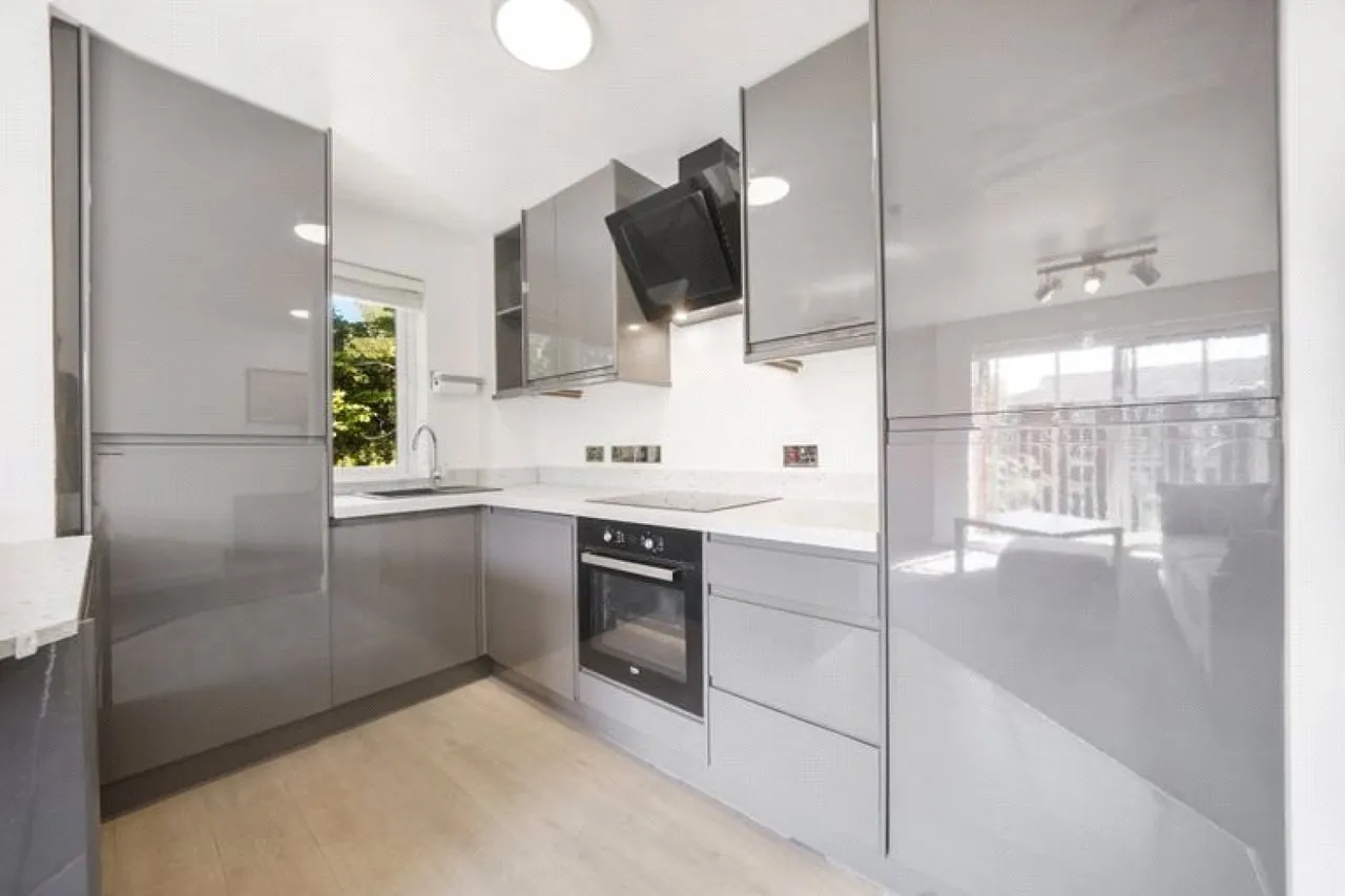 Cavell Drive, Enfield, EN2, photo 13