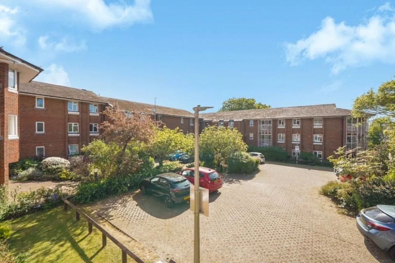 Cavell Drive, Enfield, EN2, photo 14
