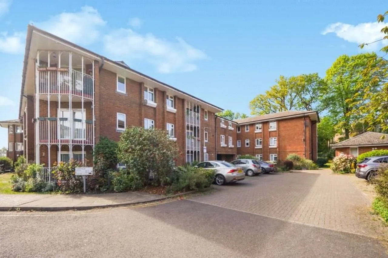 Cavell Drive, Enfield, EN2, photo 5