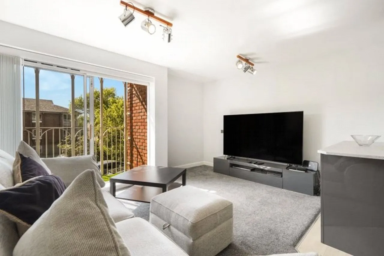 Cavell Drive, Enfield, EN2, photo 3