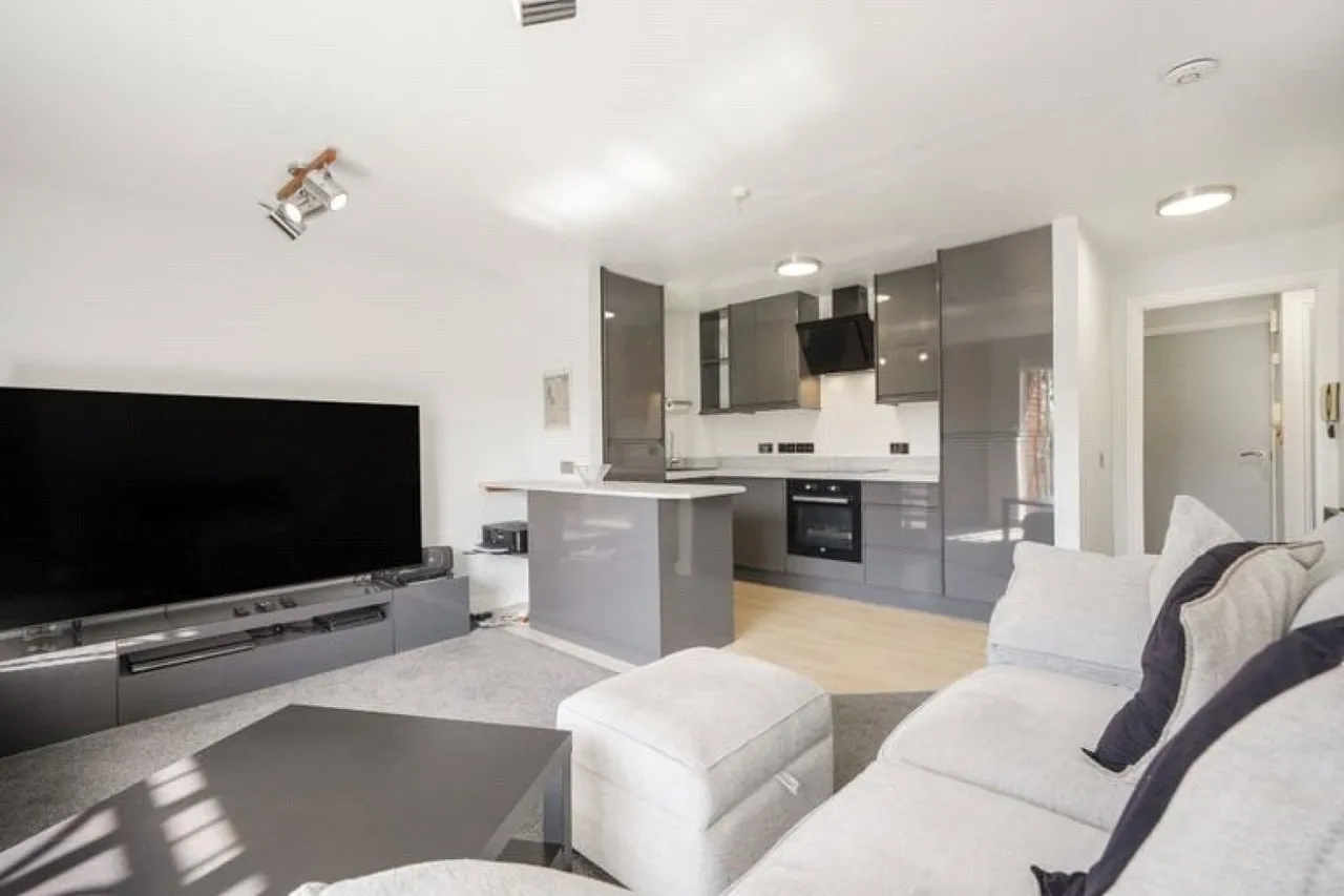 Cavell Drive, Enfield, EN2, photo 4
