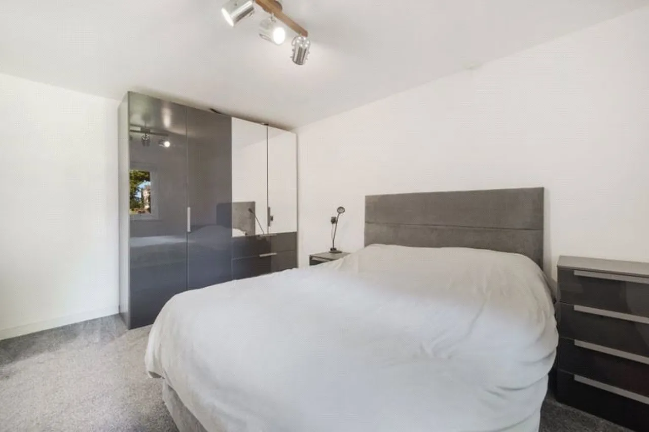 Cavell Drive, Enfield, EN2, photo 9