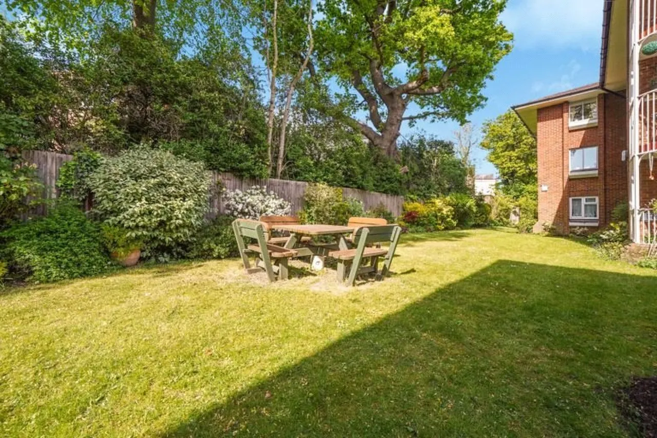 Cavell Drive, Enfield, EN2, photo 15