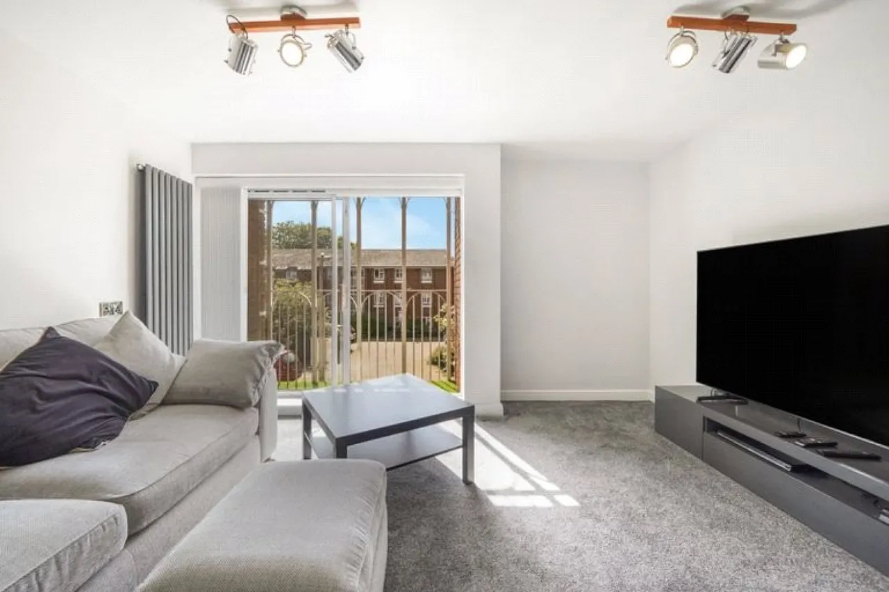 Cavell Drive, Enfield, EN2, photo 2