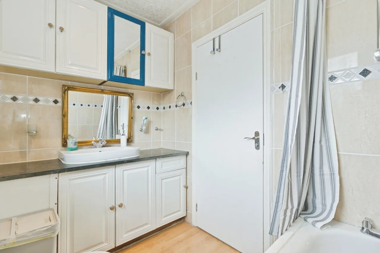 Bastion Road, London, SE2, photo 13