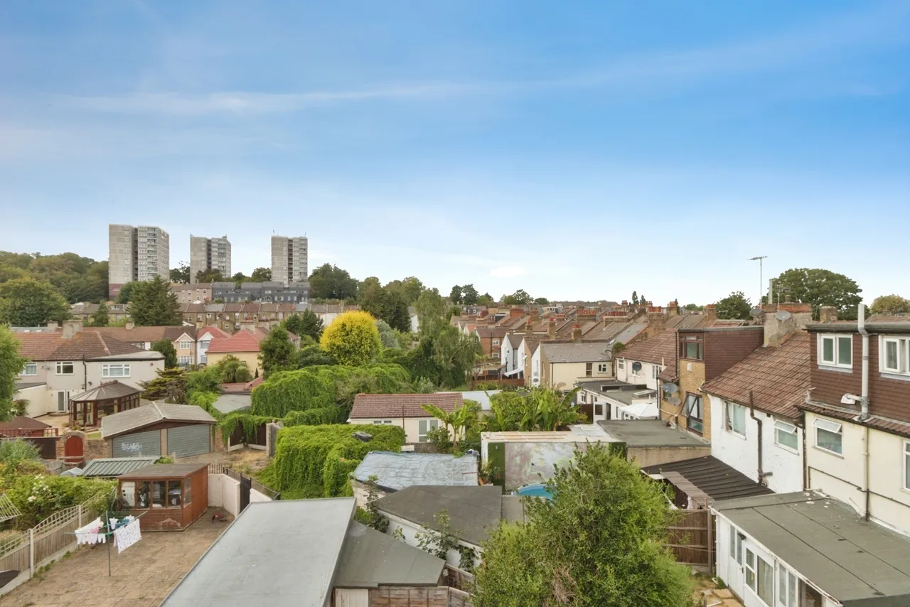 Bastion Road, London, SE2, photo 32