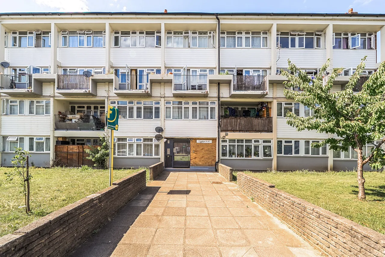 2 bed flat for sale, London, E17