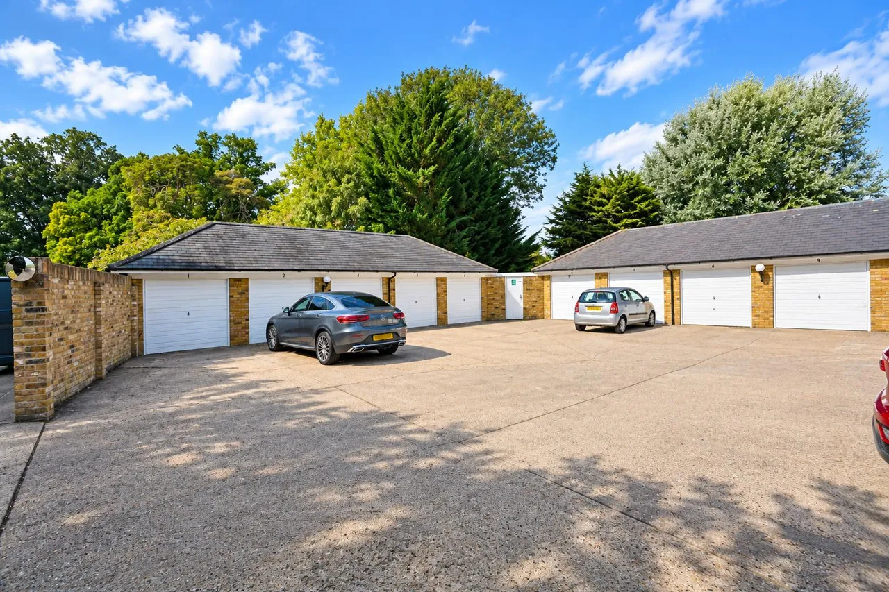 Ware Park, Ware, SG12, photo 25