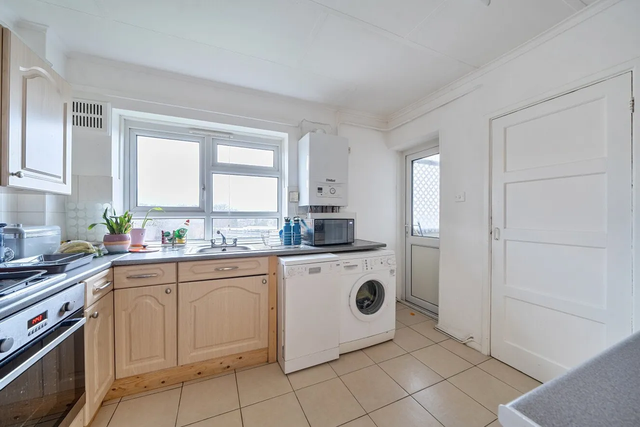 Larkfield Close, Hayes, Kent, BR2, photo 3