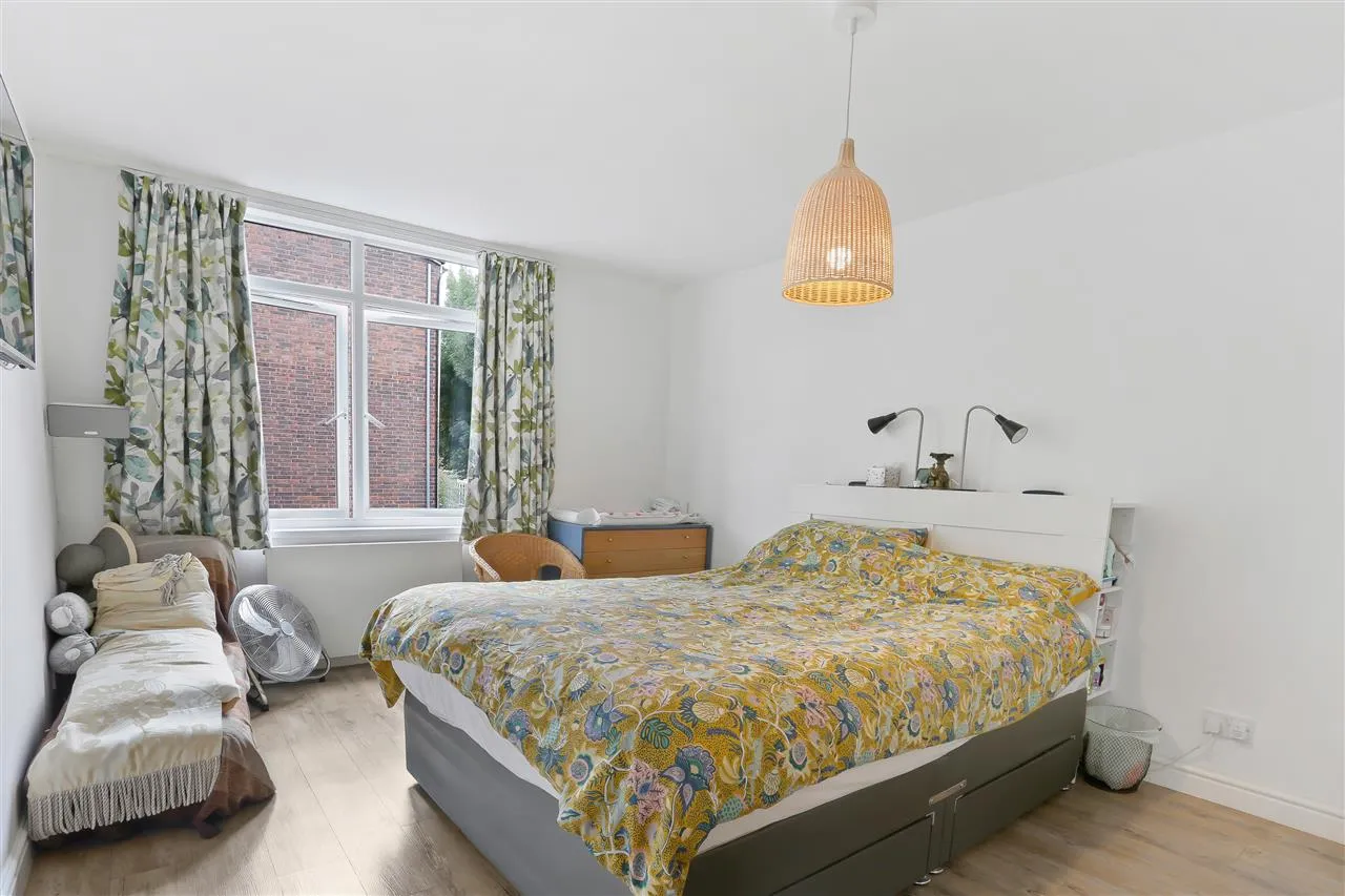 Ashbrook Road, London, photo 11