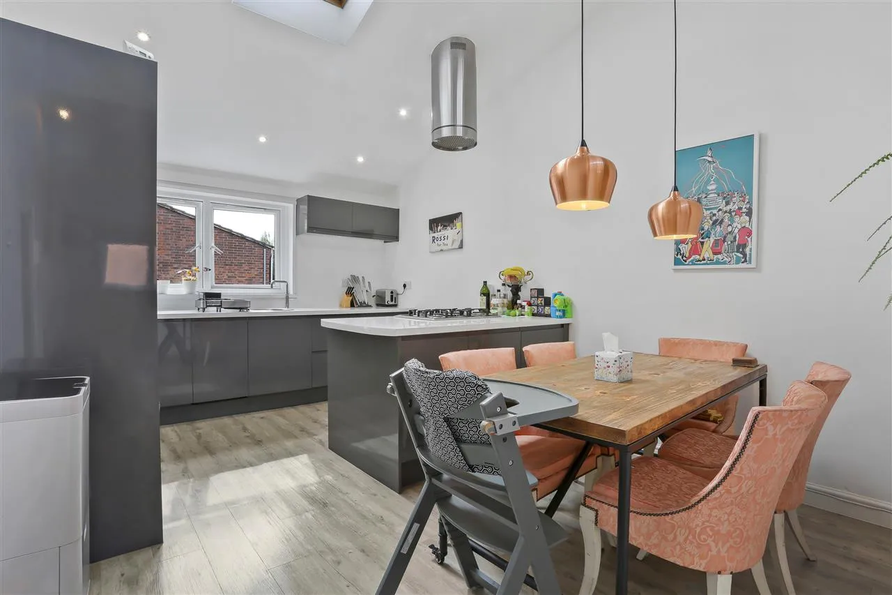 3 bed house for sale — Ashbrook Road, London