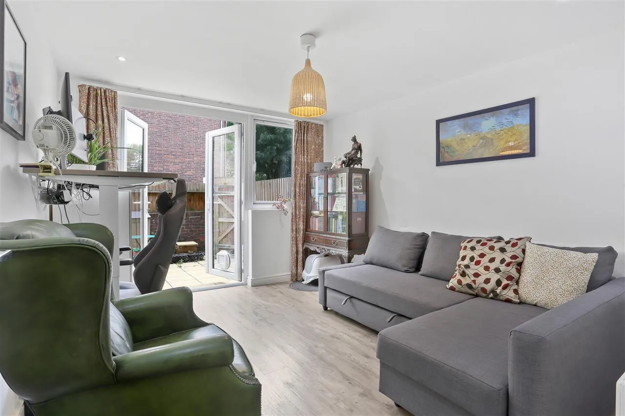 Ashbrook Road, London, photo 2