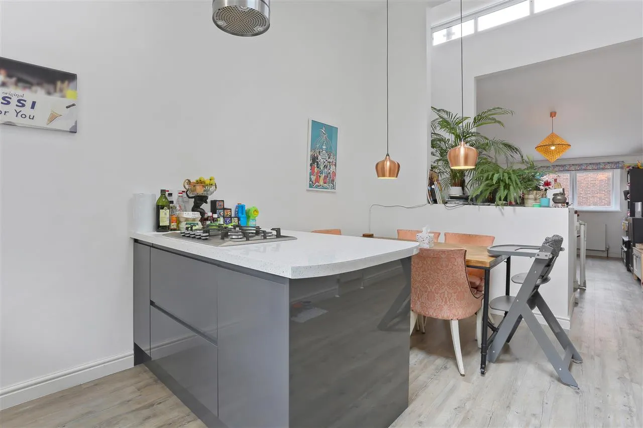 Ashbrook Road, London, photo 6
