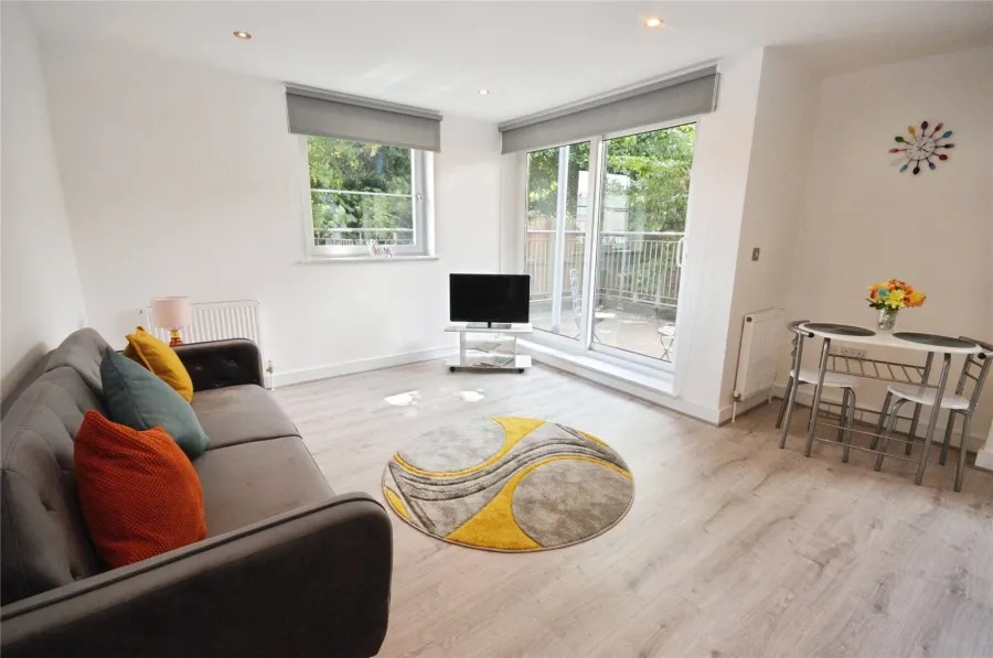 with 2 bedrooms in Stansted, CM24, photo 2