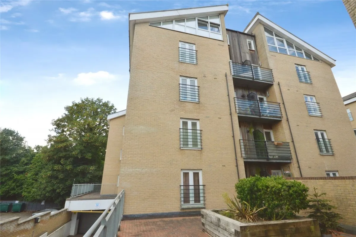 2 bed flat for sale, with 2 bedrooms in Stansted, CM24