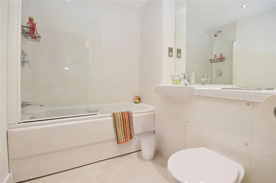 with 2 bedrooms in Stansted, CM24, photo 9