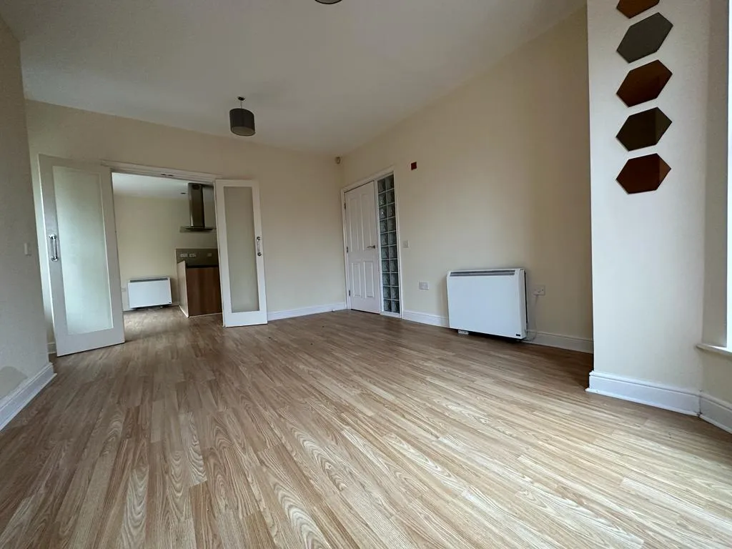 2 bed flat to rent — 511 Bury Old Road, Manchester, M25