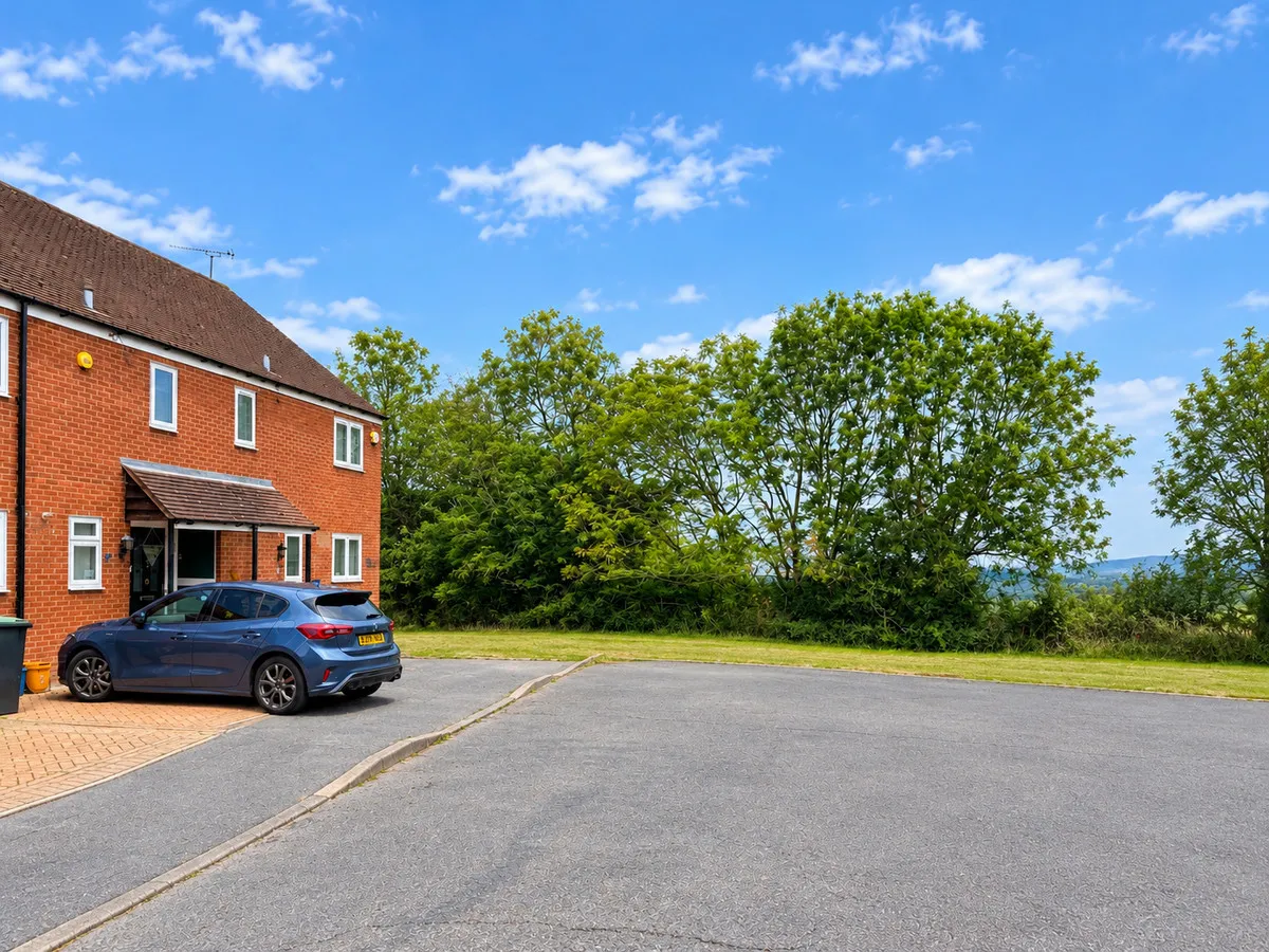 3 bed house for sale, Millers Close, Chigwell, IG7